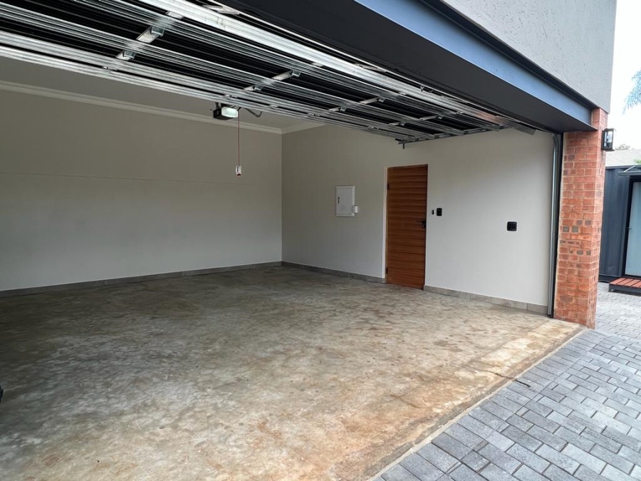 To Let 3 Bedroom Property for Rent in Waverley Gauteng