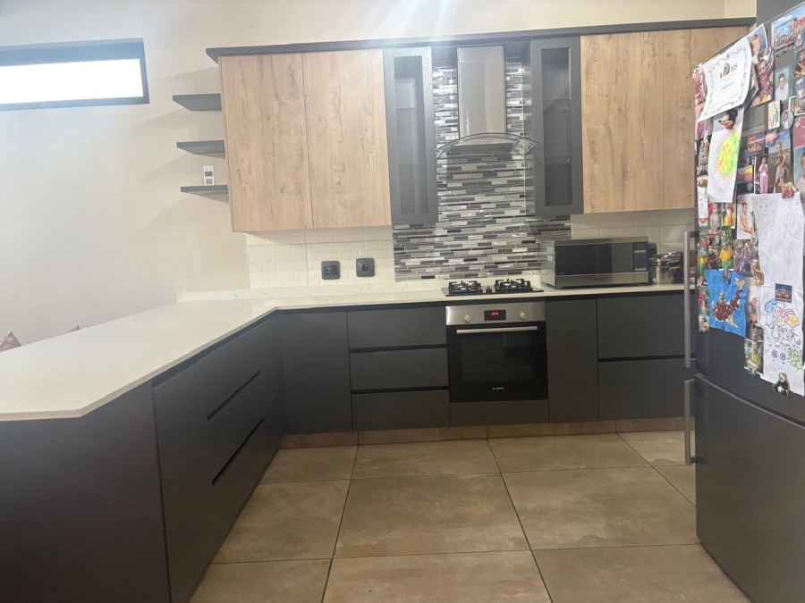 To Let 3 Bedroom Property for Rent in Waverley Gauteng