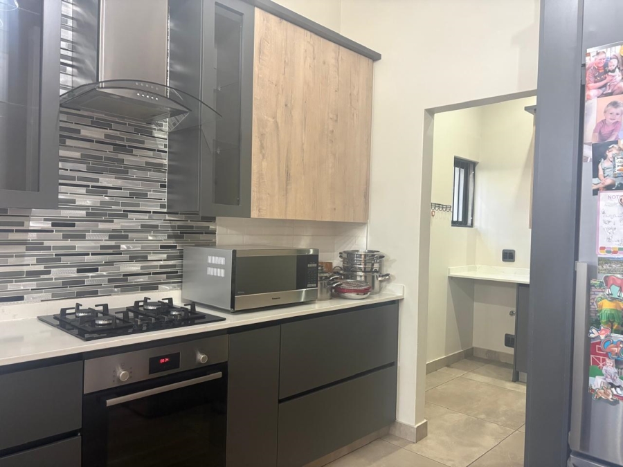 To Let 3 Bedroom Property for Rent in Waverley Gauteng