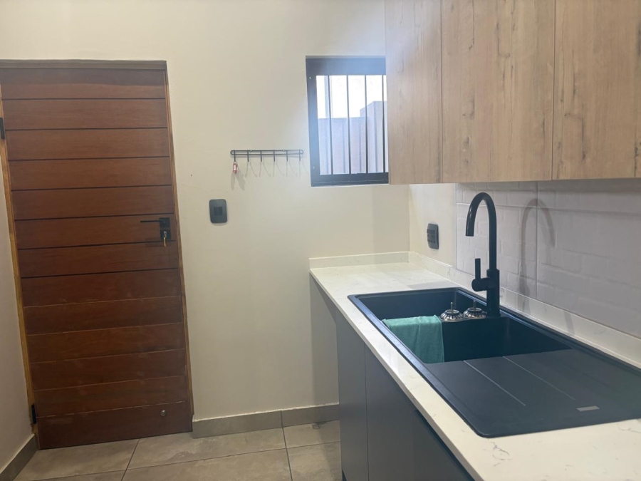 To Let 3 Bedroom Property for Rent in Waverley Gauteng