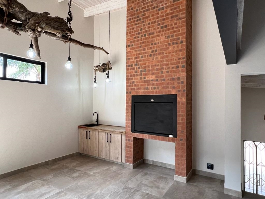 To Let 3 Bedroom Property for Rent in Waverley Gauteng