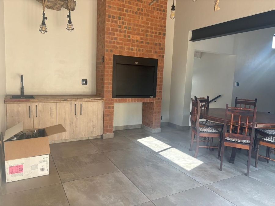 To Let 3 Bedroom Property for Rent in Waverley Gauteng