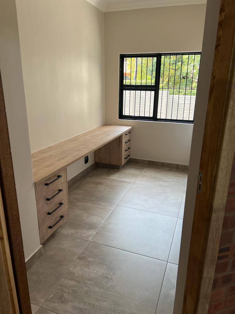 To Let 3 Bedroom Property for Rent in Waverley Gauteng