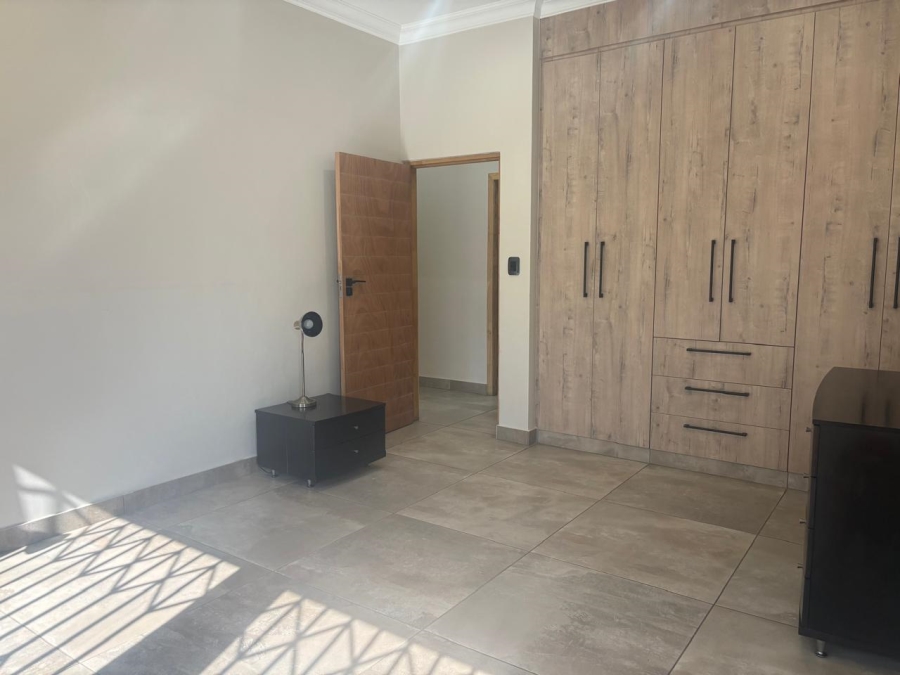 To Let 3 Bedroom Property for Rent in Waverley Gauteng
