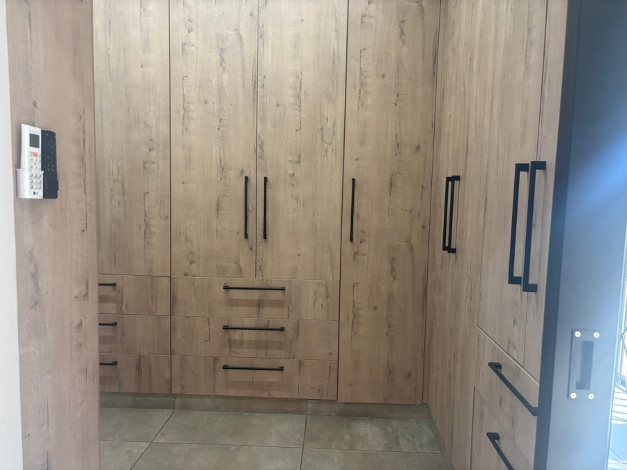 To Let 3 Bedroom Property for Rent in Waverley Gauteng