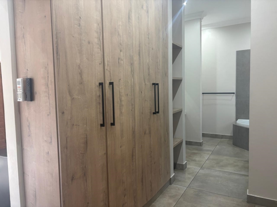 To Let 3 Bedroom Property for Rent in Waverley Gauteng