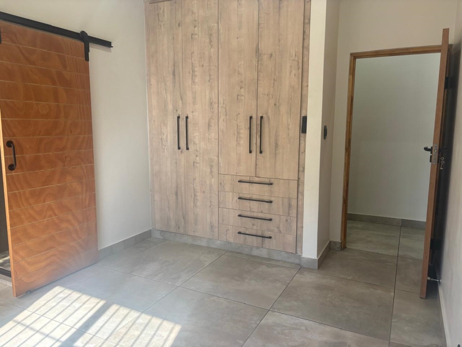 To Let 3 Bedroom Property for Rent in Waverley Gauteng