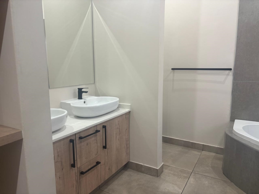 To Let 3 Bedroom Property for Rent in Waverley Gauteng