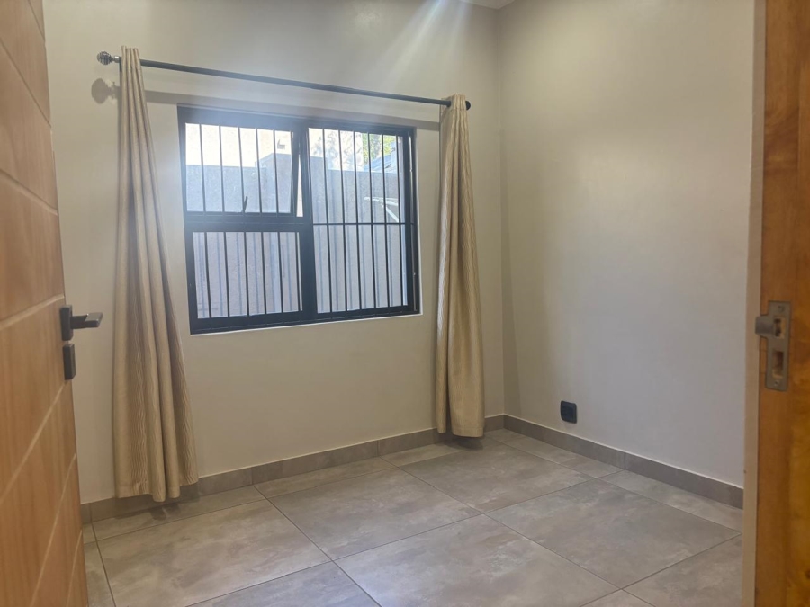 To Let 3 Bedroom Property for Rent in Waverley Gauteng