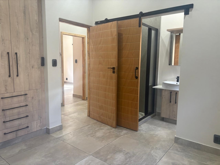 To Let 3 Bedroom Property for Rent in Waverley Gauteng