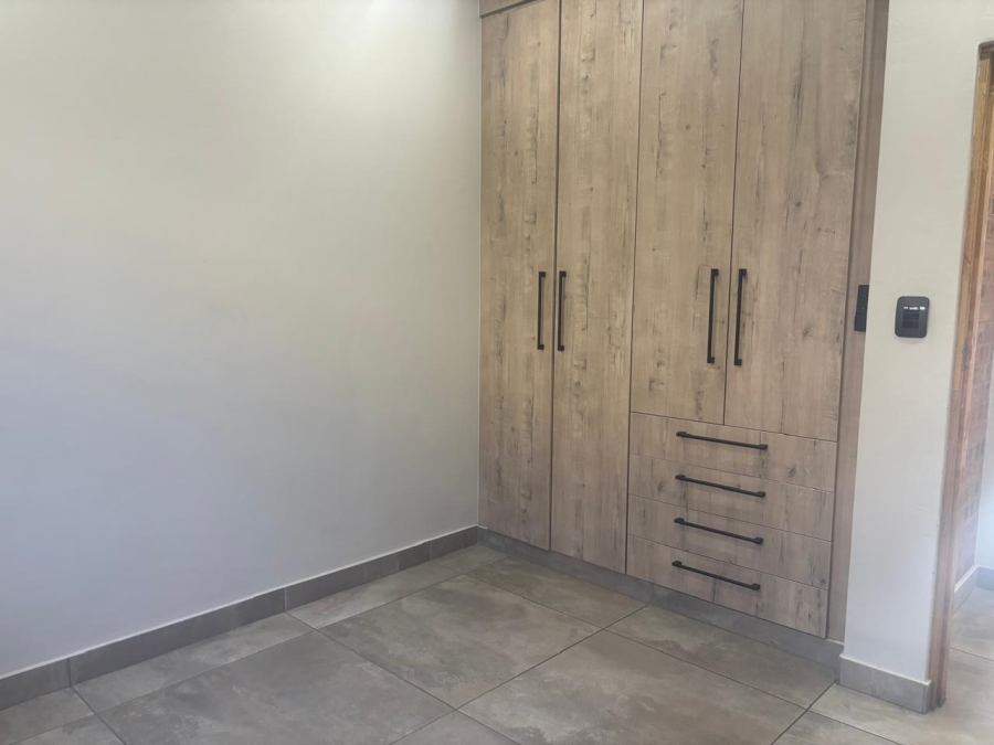 To Let 3 Bedroom Property for Rent in Waverley Gauteng