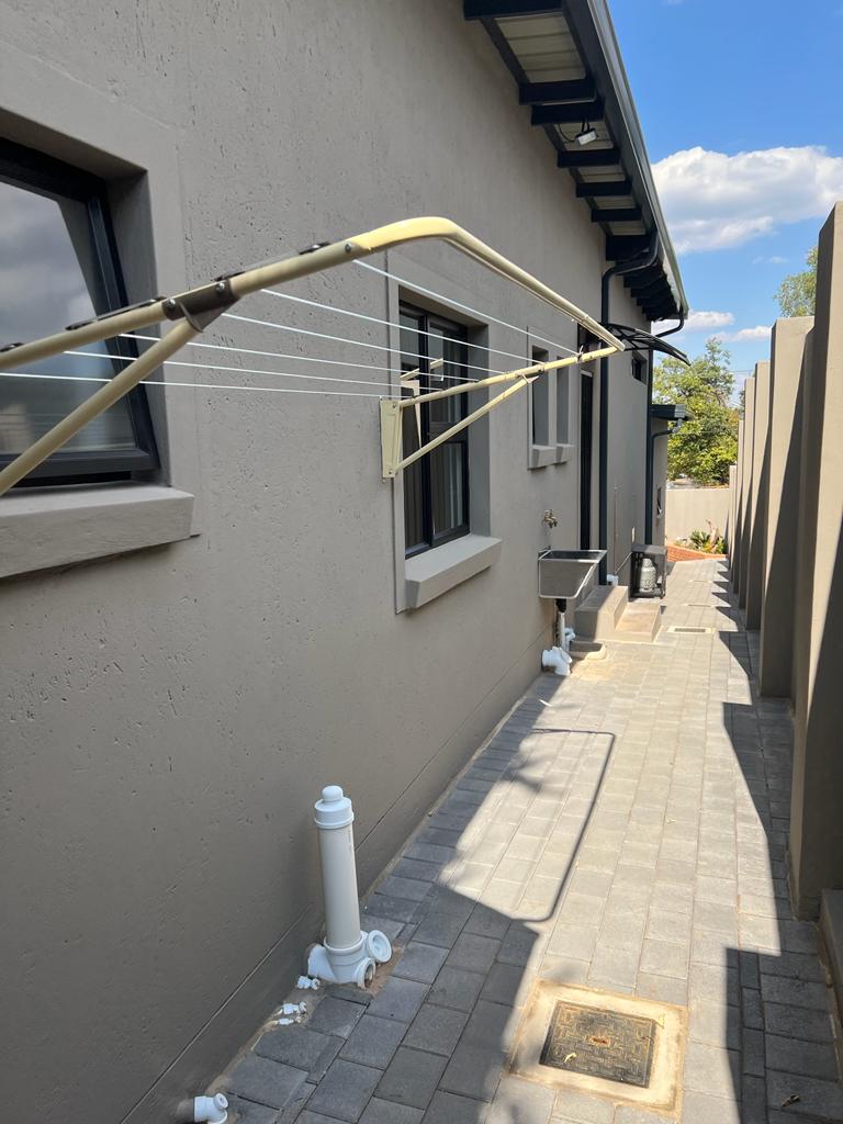 To Let 3 Bedroom Property for Rent in Waverley Gauteng