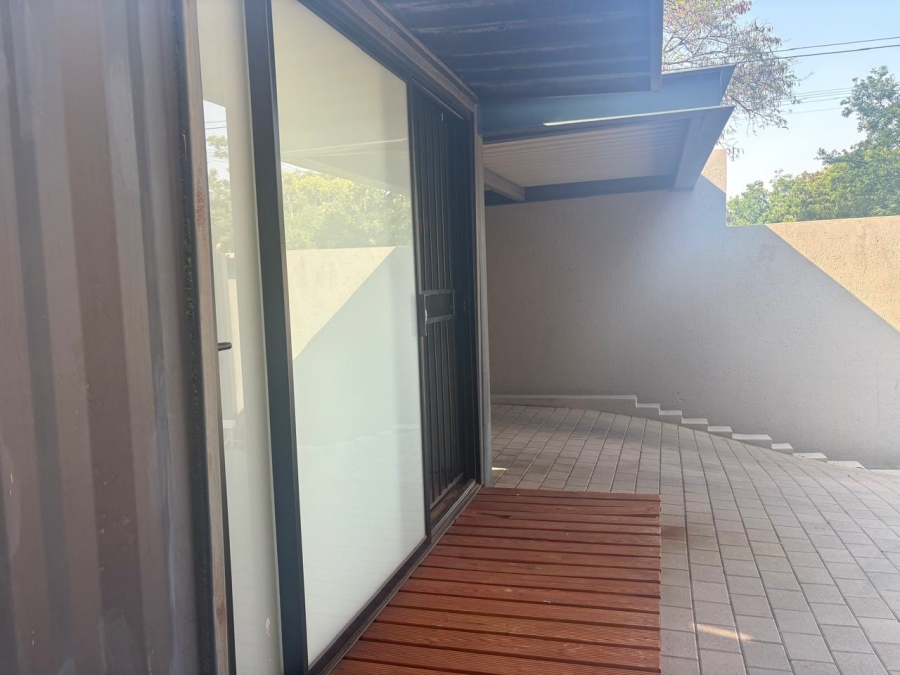 To Let 3 Bedroom Property for Rent in Waverley Gauteng