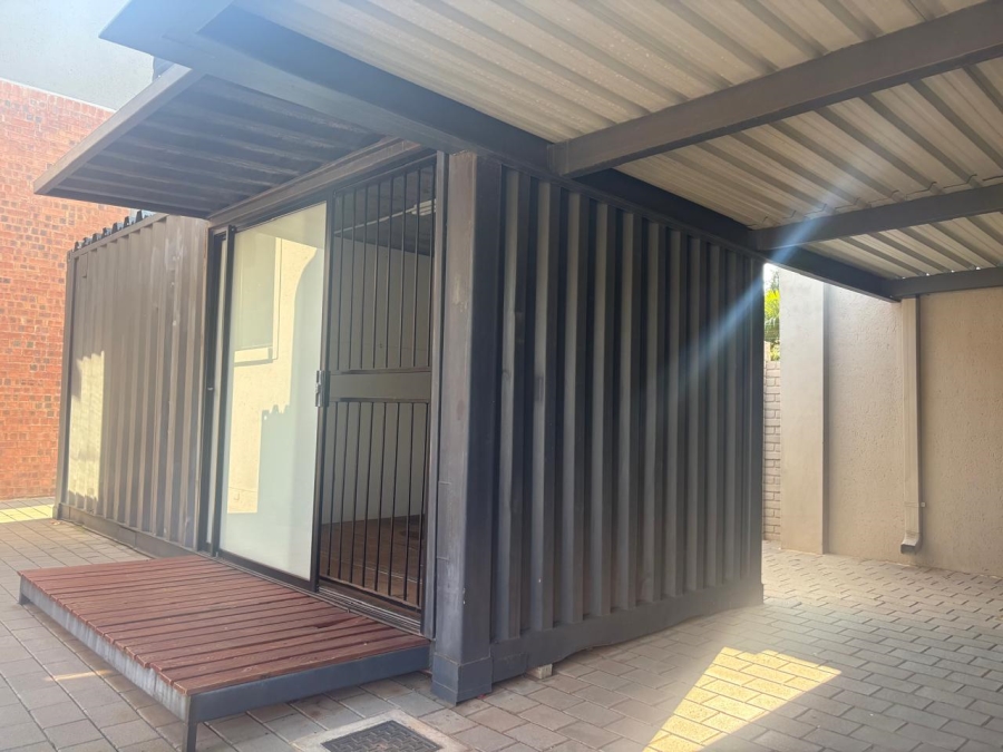 To Let 3 Bedroom Property for Rent in Waverley Gauteng