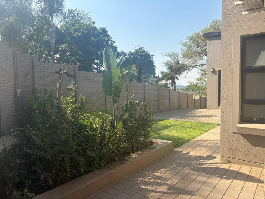 To Let 3 Bedroom Property for Rent in Waverley Gauteng