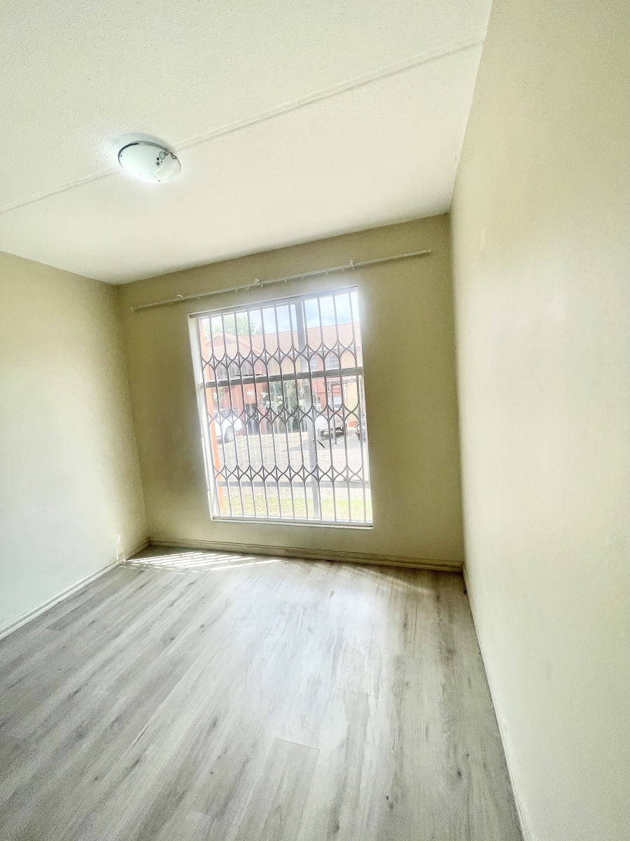 To Let 3 Bedroom Property for Rent in Weltevreden Park Gauteng