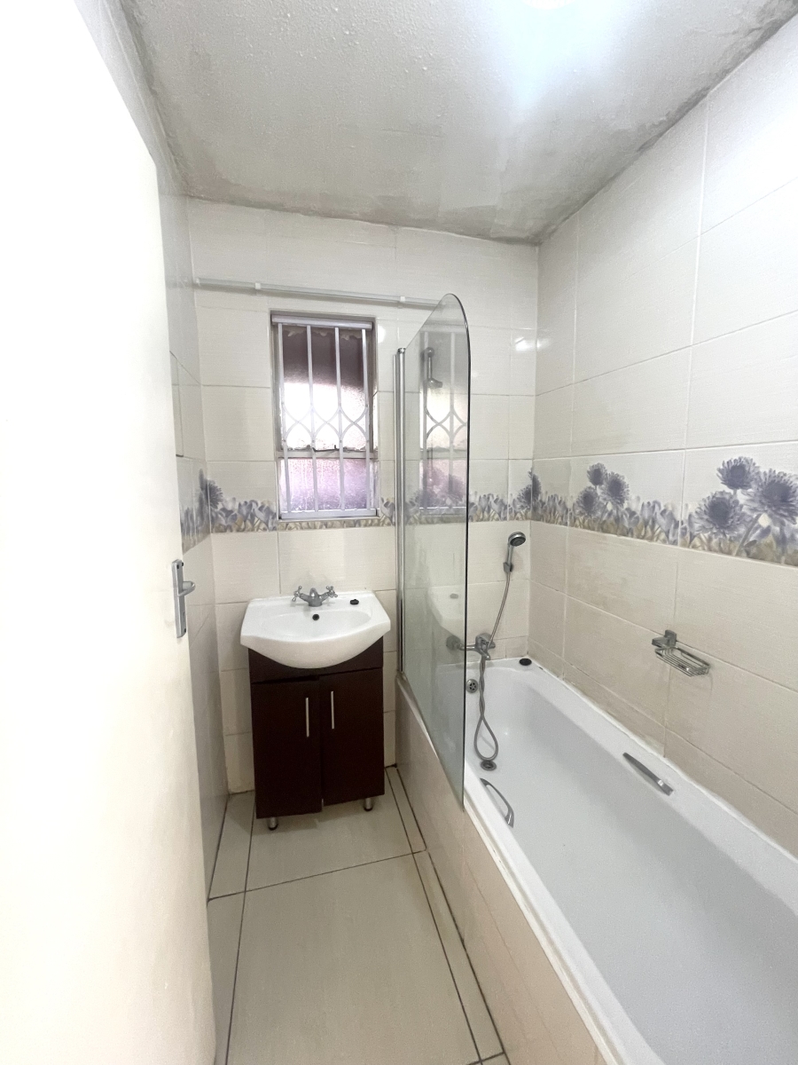 To Let 3 Bedroom Property for Rent in Weltevreden Park Gauteng