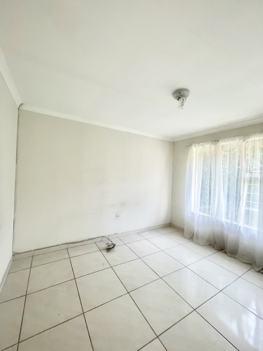 To Let 2 Bedroom Property for Rent in Sunninghill Gauteng