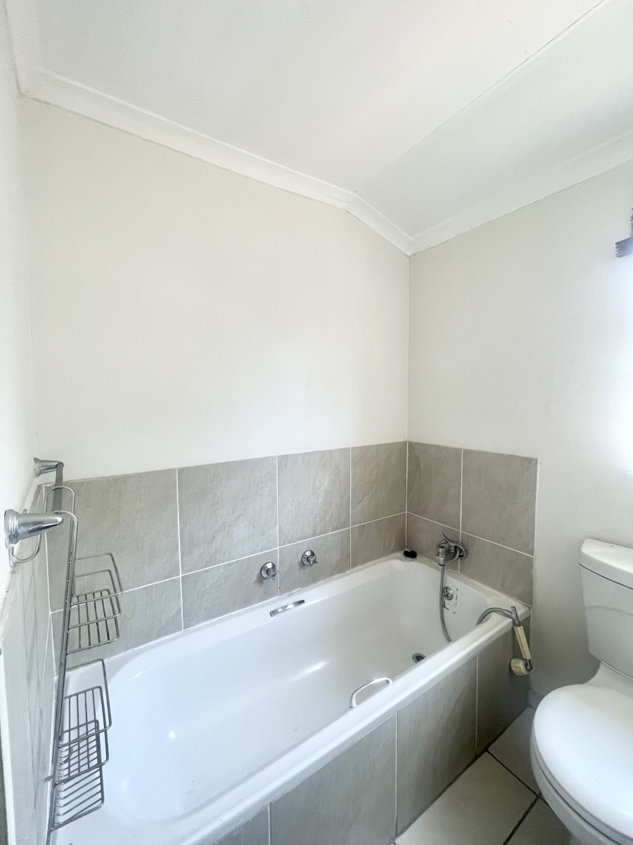 To Let 2 Bedroom Property for Rent in Sunninghill Gauteng