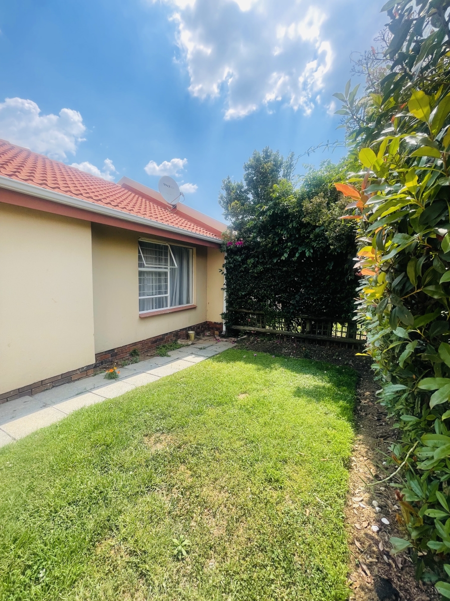 To Let 2 Bedroom Property for Rent in Sunninghill Gauteng