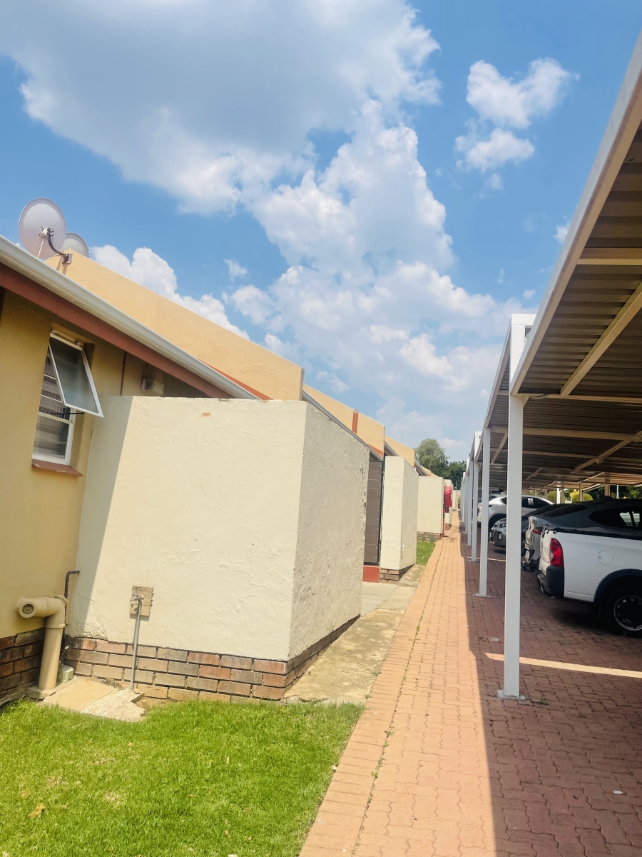 To Let 2 Bedroom Property for Rent in Sunninghill Gauteng