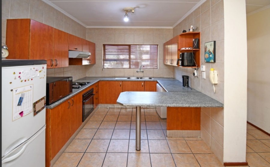 To Let 2 Bedroom Property for Rent in Sunninghill Gauteng