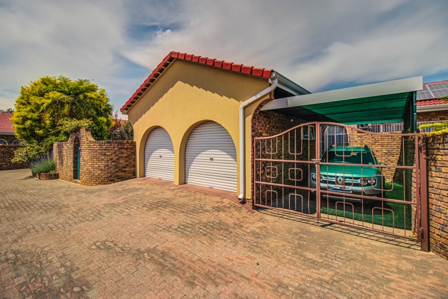3 Bedroom Property for Sale in Glen Marais Gauteng