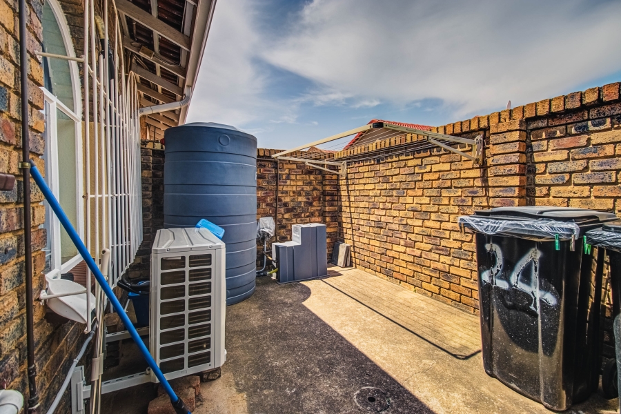 3 Bedroom Property for Sale in Glen Marais Gauteng