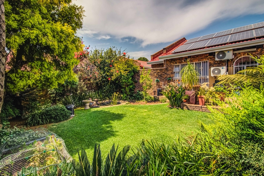 3 Bedroom Property for Sale in Glen Marais Gauteng