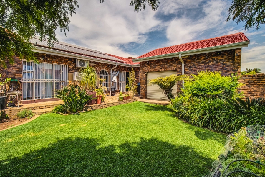 3 Bedroom Property for Sale in Glen Marais Gauteng