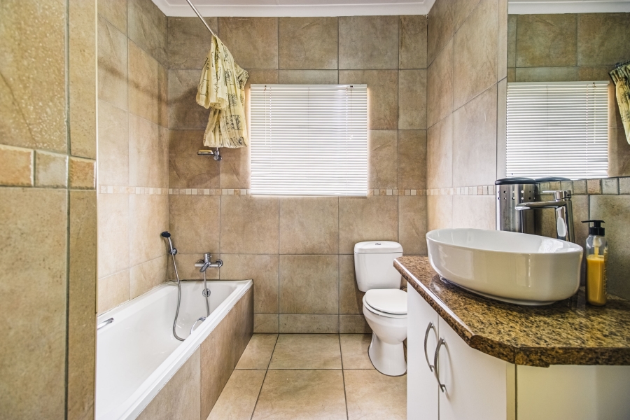 3 Bedroom Property for Sale in Glen Marais Gauteng
