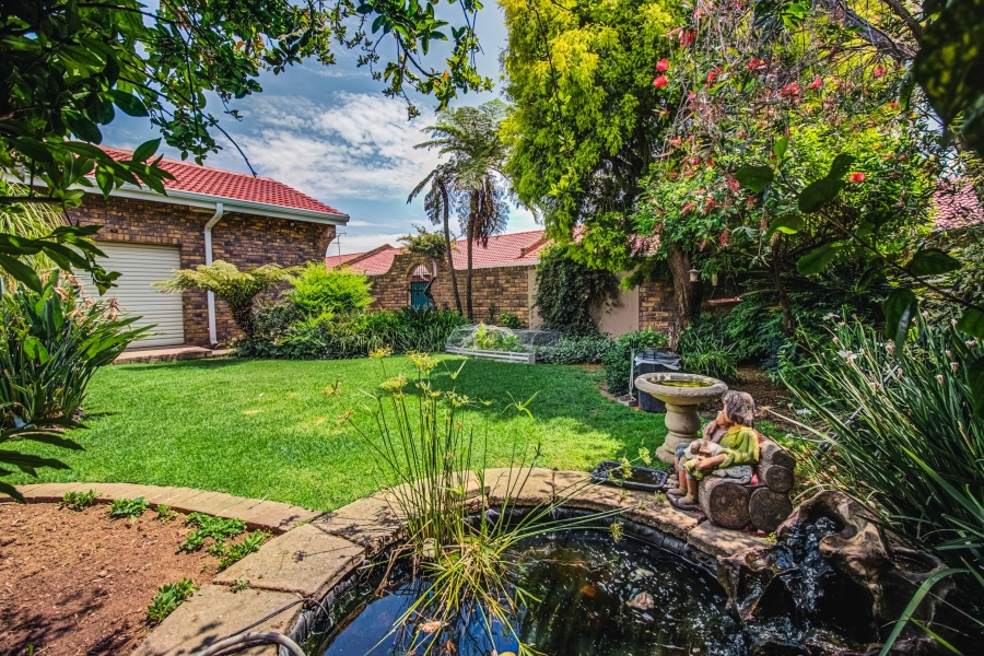 3 Bedroom Property for Sale in Glen Marais Gauteng