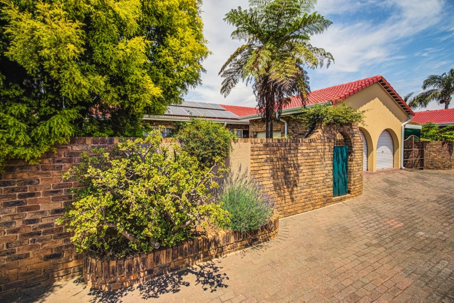 3 Bedroom Property for Sale in Glen Marais Gauteng