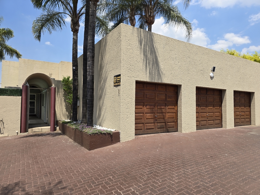 5 Bedroom Property for Sale in New Redruth Gauteng