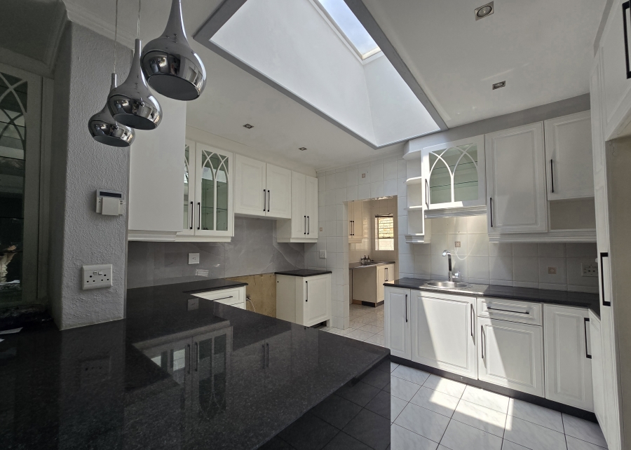 5 Bedroom Property for Sale in New Redruth Gauteng
