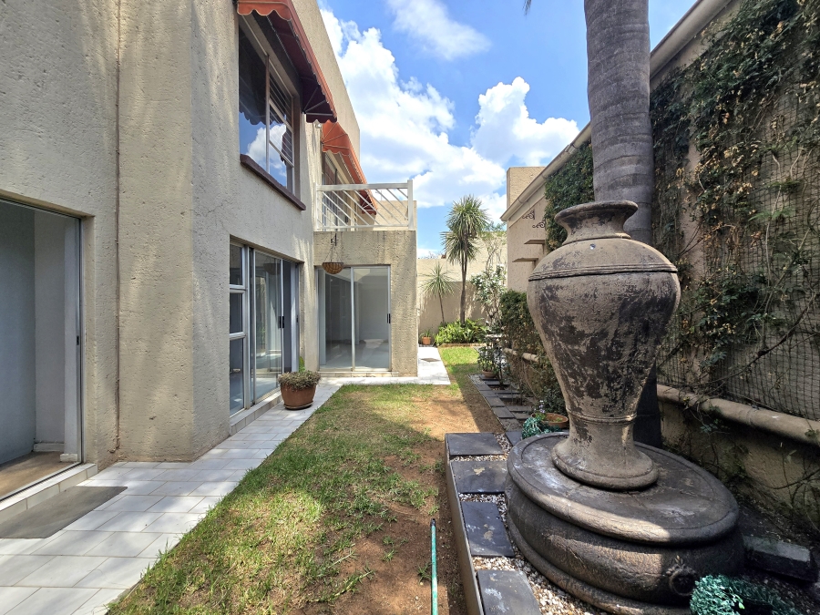 5 Bedroom Property for Sale in New Redruth Gauteng