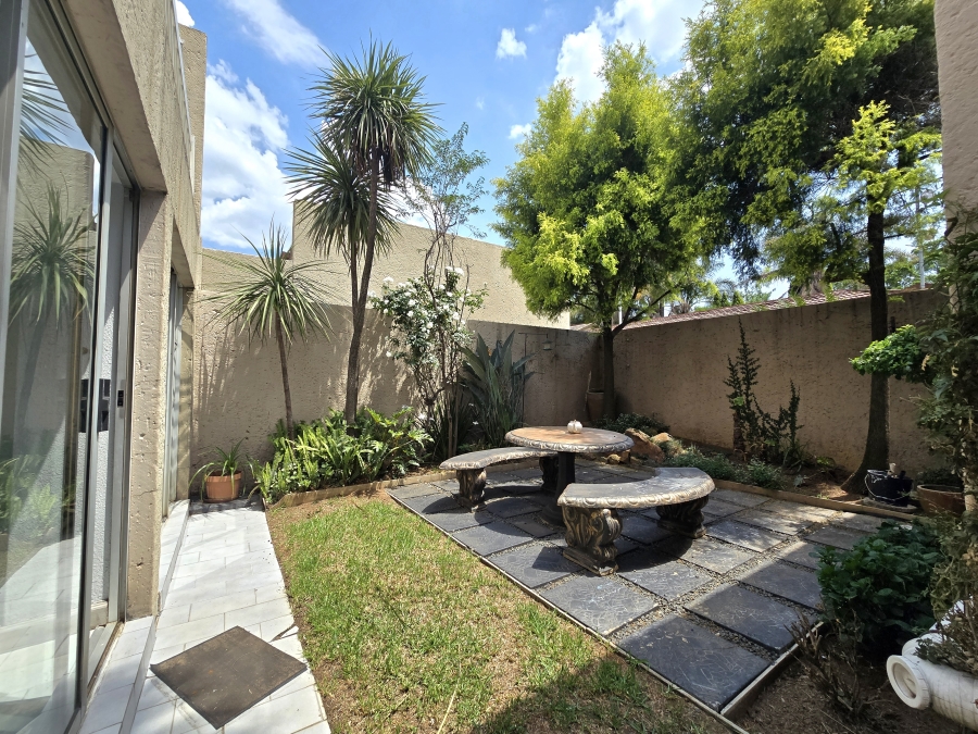 5 Bedroom Property for Sale in New Redruth Gauteng