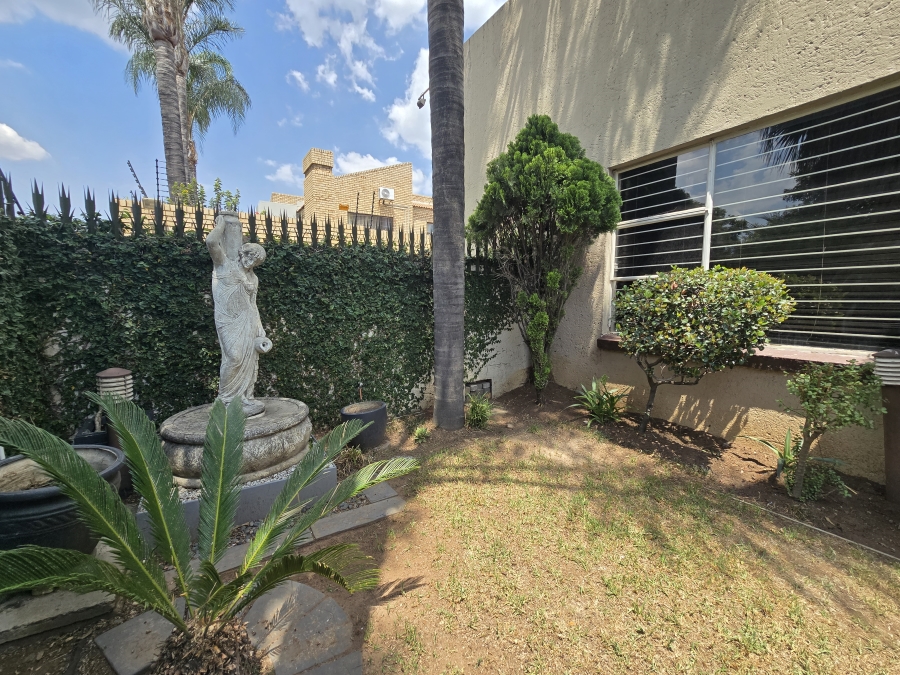 5 Bedroom Property for Sale in New Redruth Gauteng