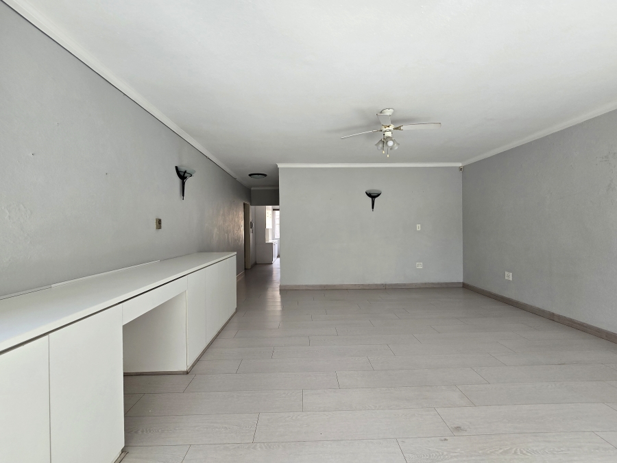 5 Bedroom Property for Sale in New Redruth Gauteng