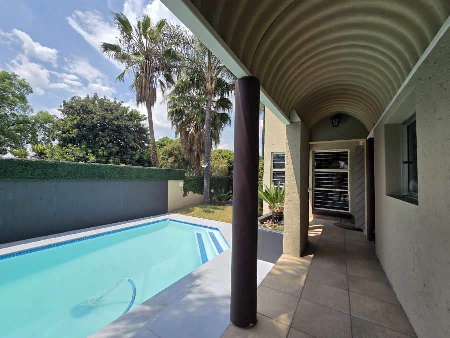 5 Bedroom Property for Sale in New Redruth Gauteng