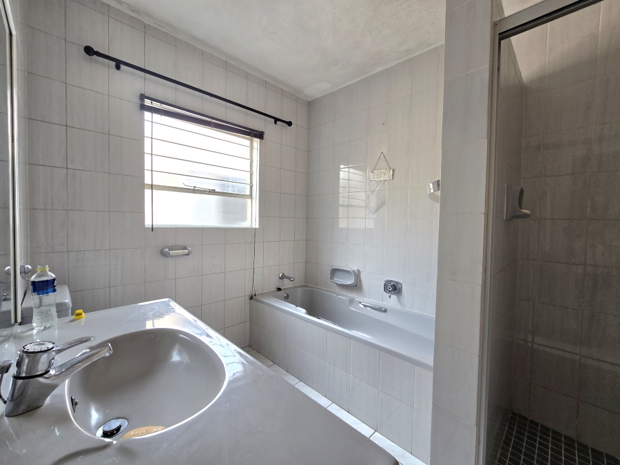 5 Bedroom Property for Sale in New Redruth Gauteng