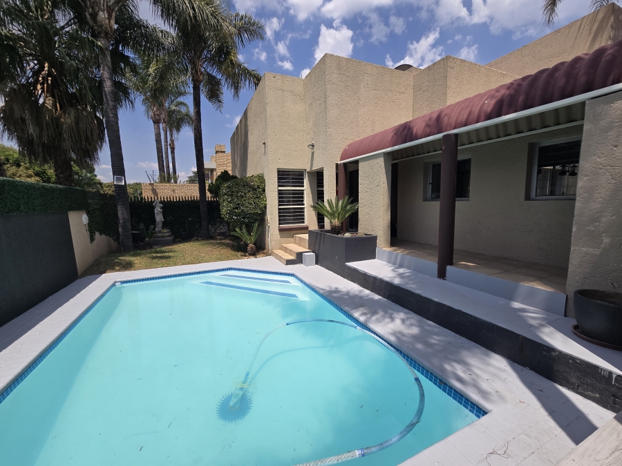 5 Bedroom Property for Sale in New Redruth Gauteng