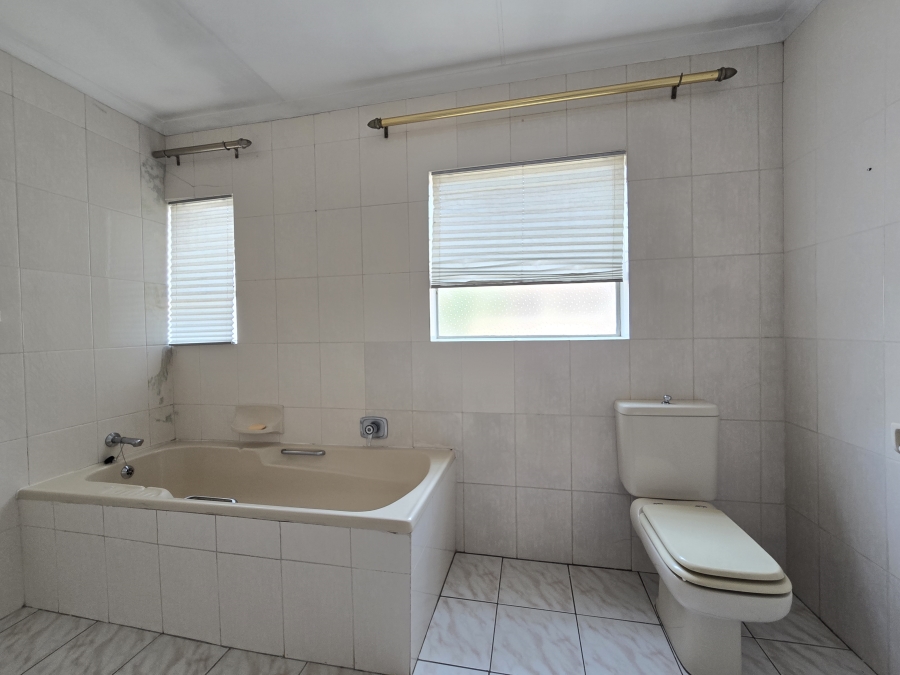 5 Bedroom Property for Sale in New Redruth Gauteng