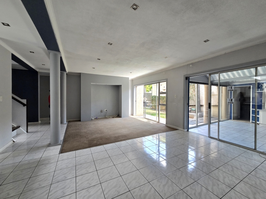 5 Bedroom Property for Sale in New Redruth Gauteng