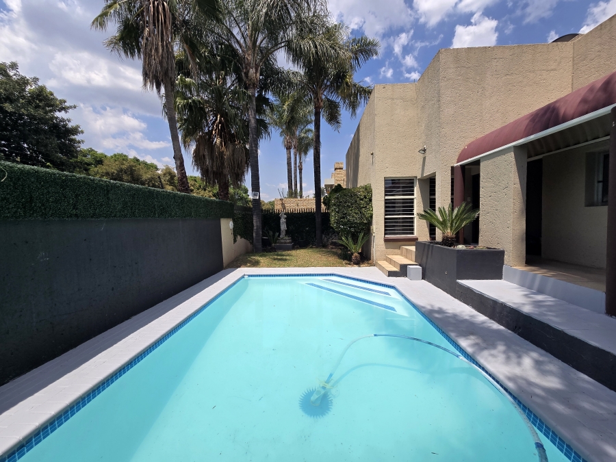 5 Bedroom Property for Sale in New Redruth Gauteng