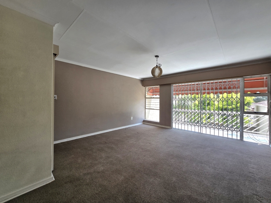 5 Bedroom Property for Sale in New Redruth Gauteng
