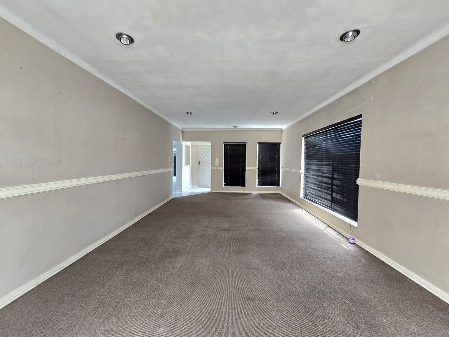 5 Bedroom Property for Sale in New Redruth Gauteng