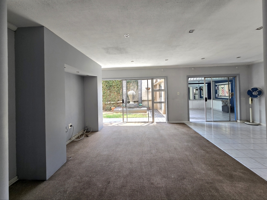 5 Bedroom Property for Sale in New Redruth Gauteng