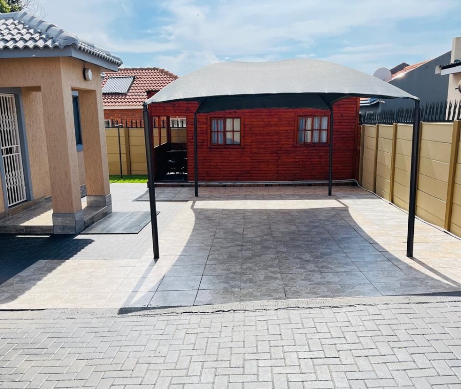 2 Bedroom Property for Sale in Glen Harvie Gauteng