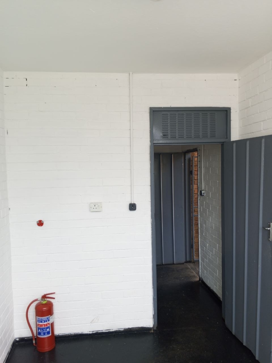 To Let Commercial Property for Rent in Spartan Gauteng